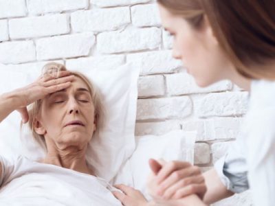 daughter-needs-overnight-care-for-her-elderly-mother-768x400